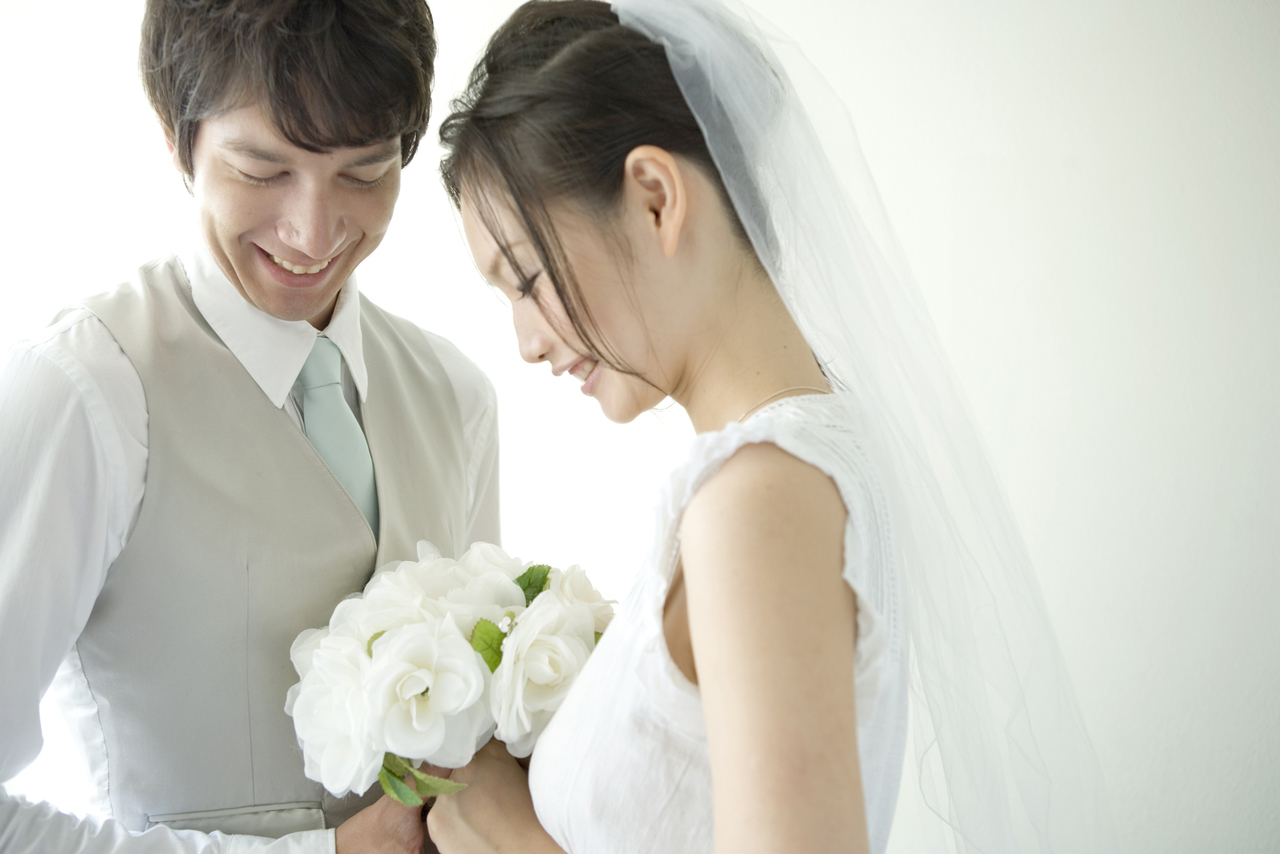 20代・30代の結婚式での新郎新婦の写真